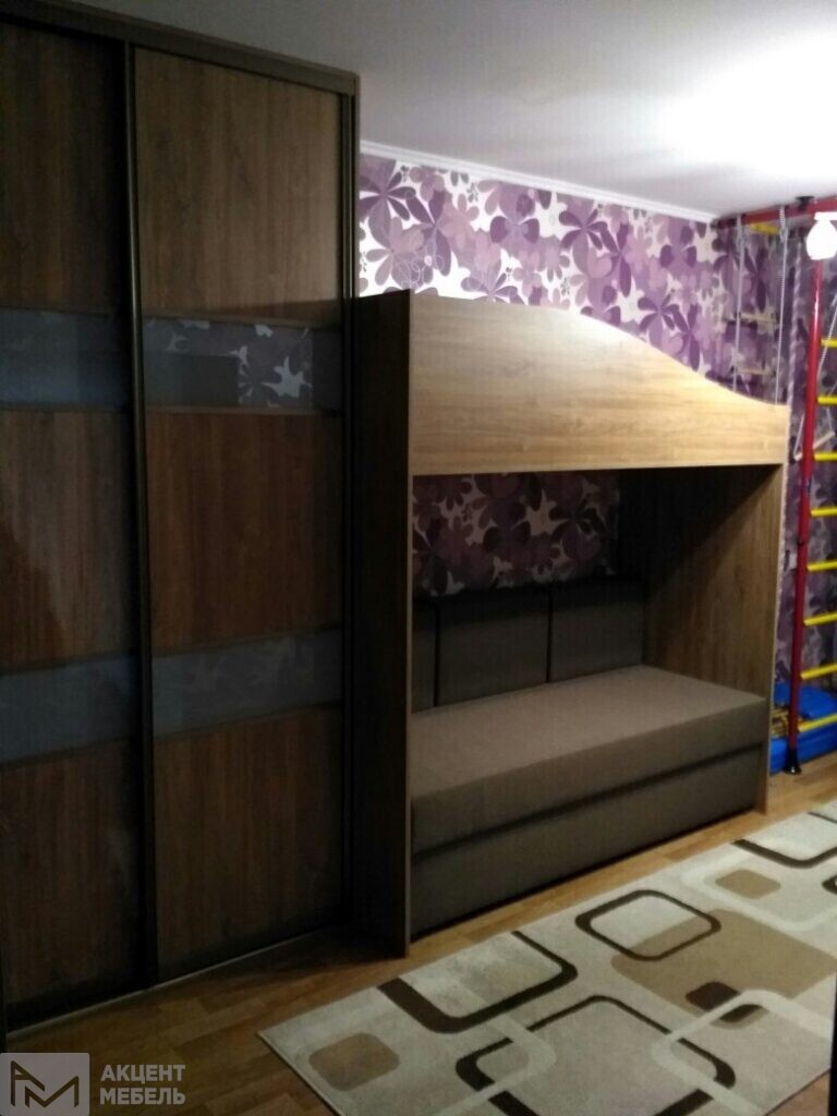 Комплект мебели в детскую